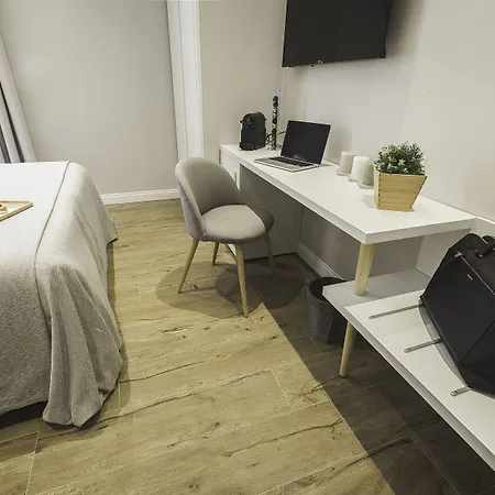 Colonna Luxury Suites-3